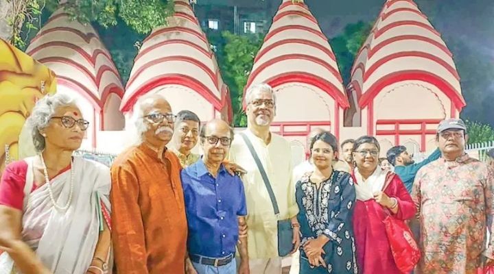 সপরিবারে বাংলাদেশ সফরে ভারতীয় গায়ক শ্রীকান্ত আচার্য